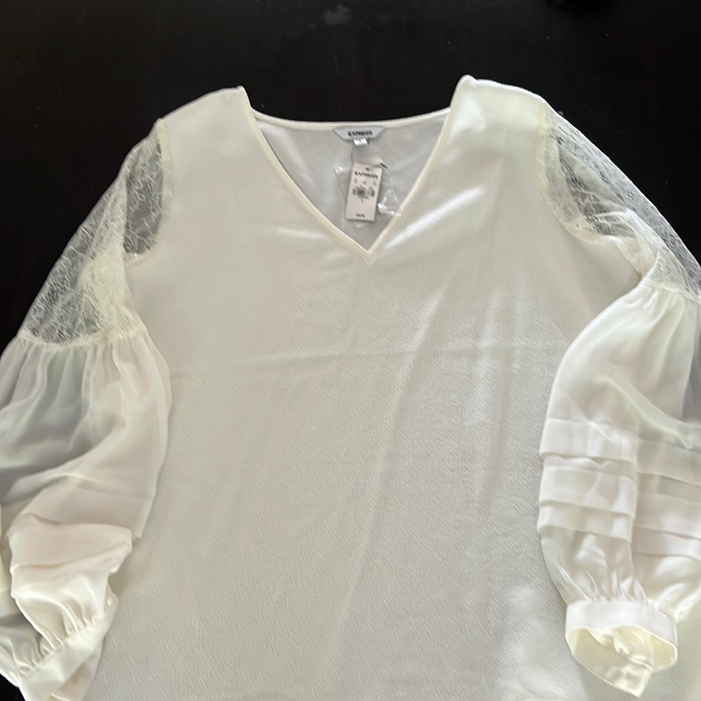 Express (Never warn -w/price tag) Light Ivory, Large, V neck, with flowy arms.